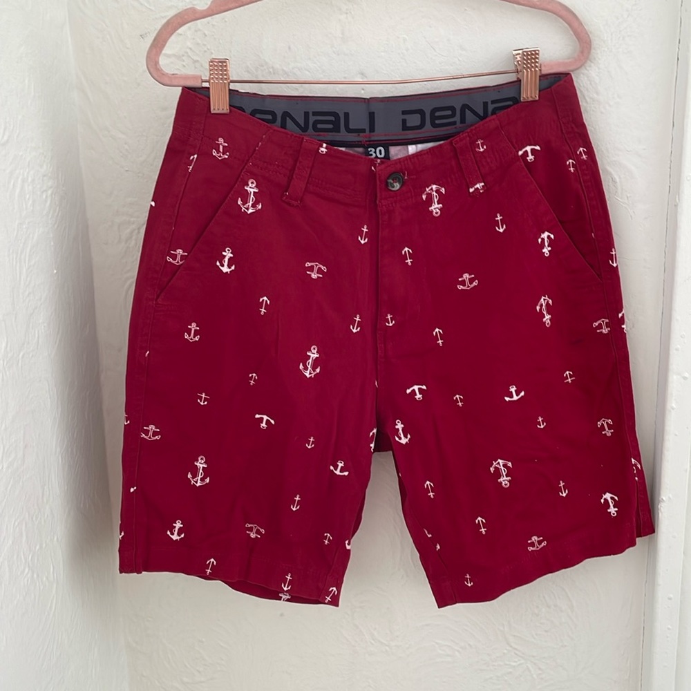 DENALI Men's Stretch Waist Flat Front Shorts Size 30 In Red